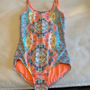 Justice Sz 20 One Piece. Beautiful pattern. Lined.